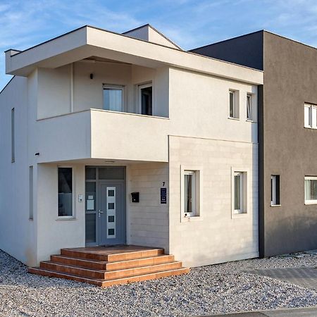 Studio Apartment Doki Basement Pula Dış mekan fotoğraf