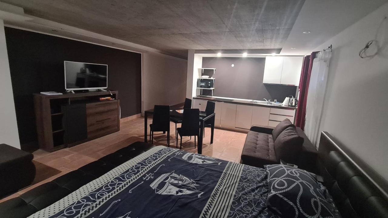 Studio Apartment Doki Basement Pula Dış mekan fotoğraf